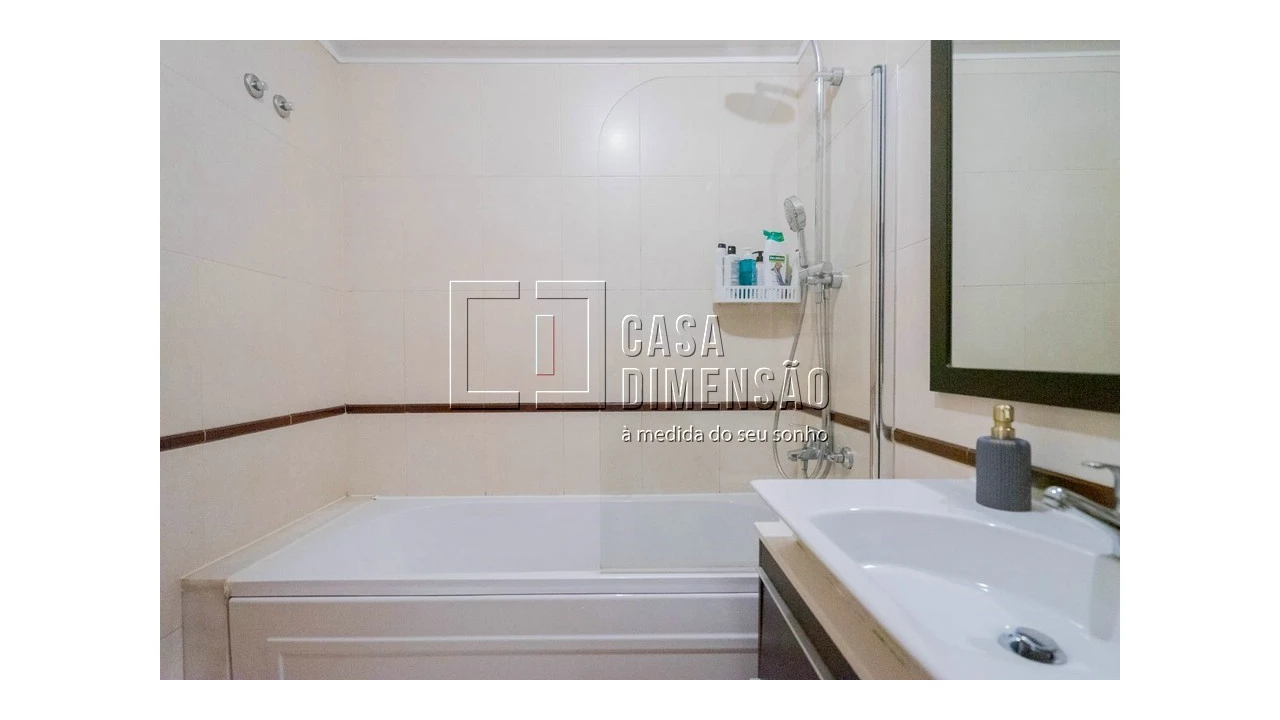Apartamento T2 para Venda em Carnaxide e Queijas Foto 42