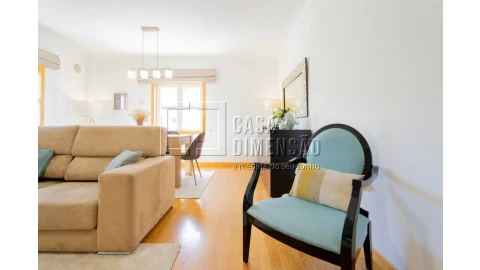 Apartamento T2 para Venda em Carnaxide e Queijas