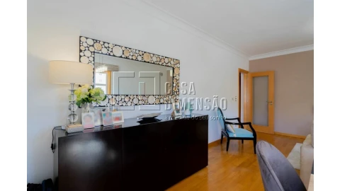 Apartamento T2 para Venda em Carnaxide e Queijas