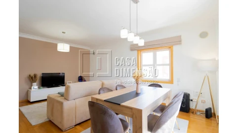 Apartamento T2 para Venda em Carnaxide e Queijas