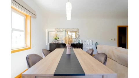 Apartamento T2 para Venda em Carnaxide e Queijas