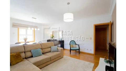 Apartamento T2 para Venda em Carnaxide e Queijas