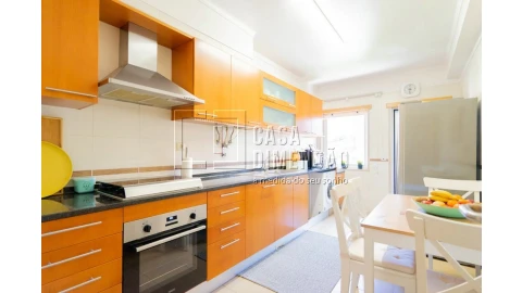 Apartamento T2 para Venda em Carnaxide e Queijas