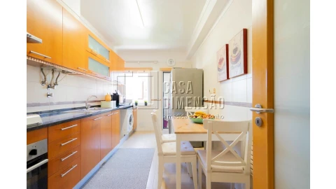 Apartamento T2 para Venda em Carnaxide e Queijas