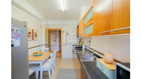 Apartamento T2 para Venda em Carnaxide e Queijas