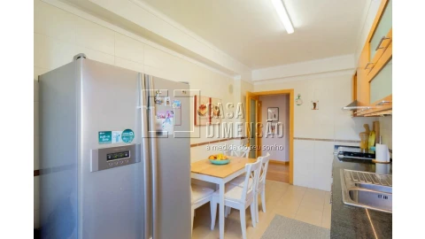 Apartamento T2 para Venda em Carnaxide e Queijas