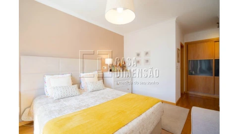 Apartamento T2 para Venda em Carnaxide e Queijas