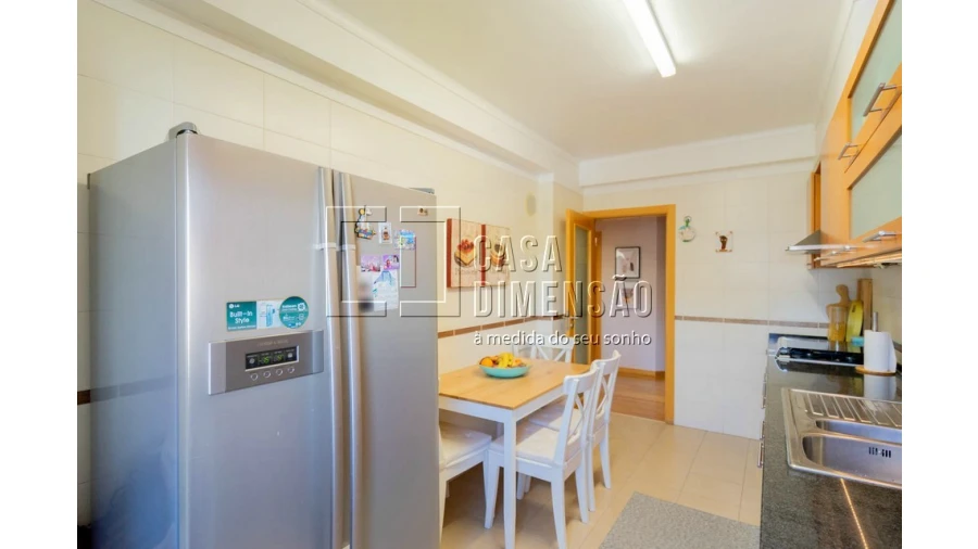 Apartamento T2 para Venda em Carnaxide e Queijas Foto 36