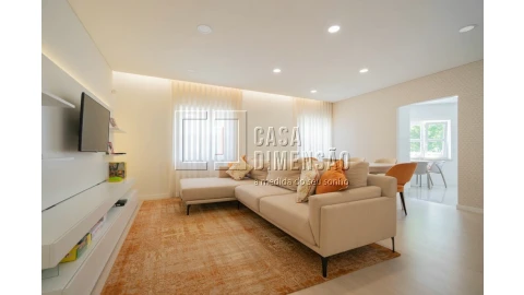 Apartamento T2 para Venda em Carnaxide e Queijas