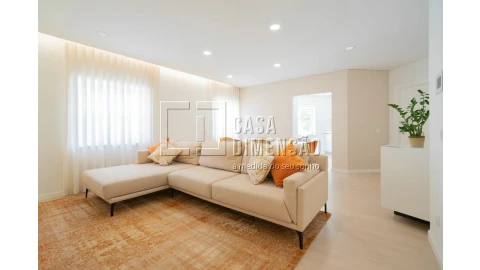 Apartamento T2 para Venda em Carnaxide e Queijas