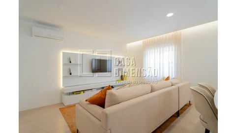 Apartamento T2 para Venda em Carnaxide e Queijas