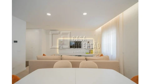 Apartamento T2 para Venda em Carnaxide e Queijas