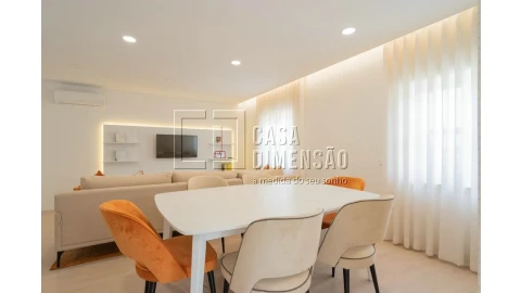 Apartamento T2 para Venda em Carnaxide e Queijas