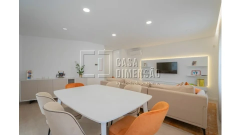 Apartamento T2 para Venda em Carnaxide e Queijas