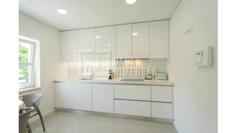 Apartamento T2 para Venda em Carnaxide e Queijas