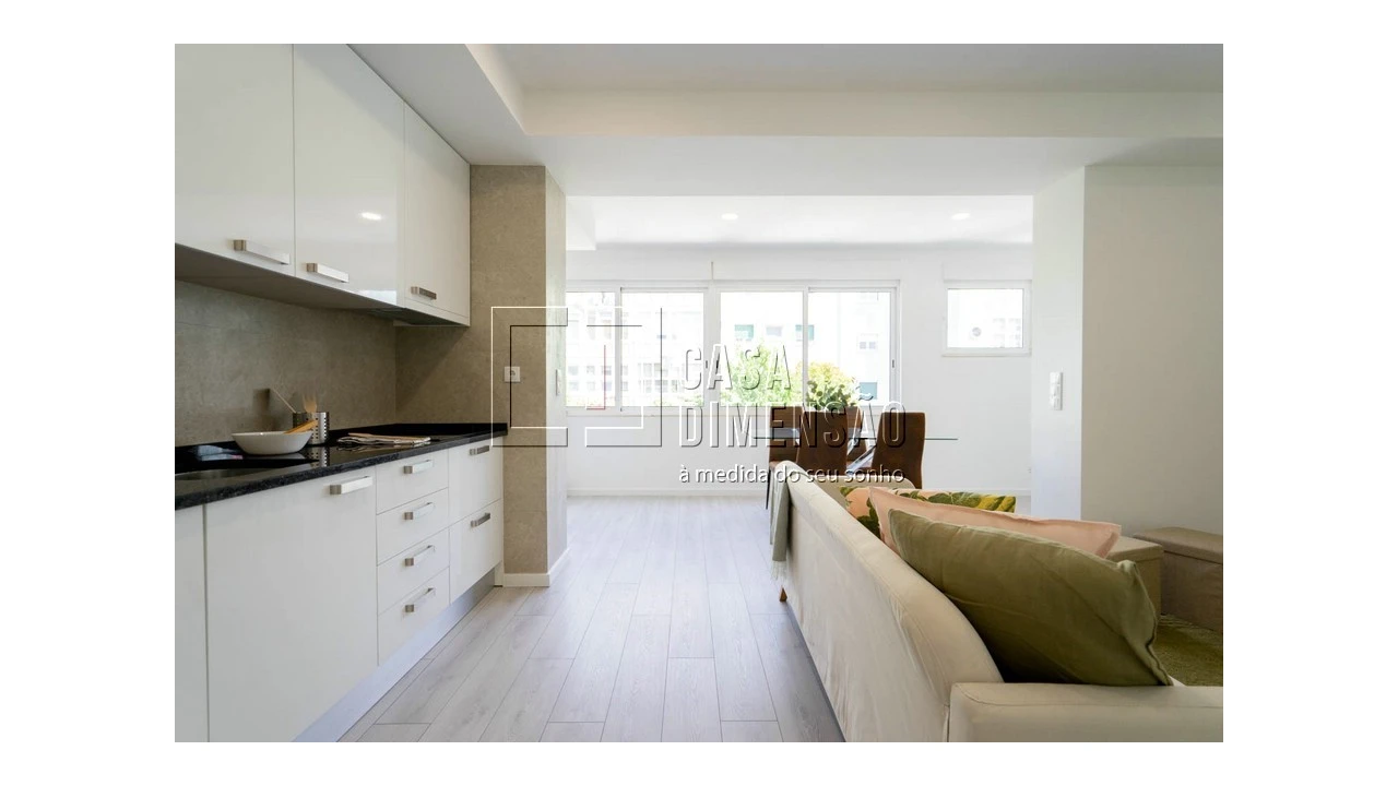 Apartamento T2 para Venda em Alvalade Foto 3