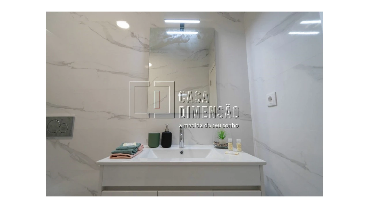 Apartamento T2 para Venda em Alvalade Foto 23