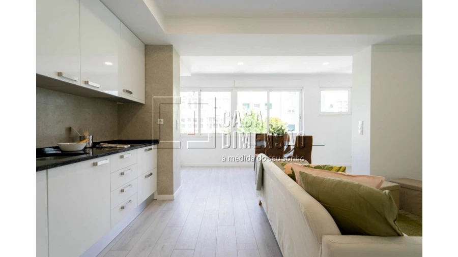 Apartamento T2 para Venda em Alvalade Foto 3