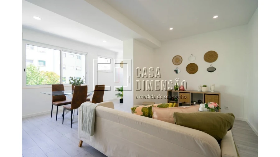 Apartamento T2 para Venda em Alvalade Foto 5