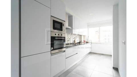 Apartamento T2 para Venda em Benfica