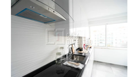 Apartamento T2 para Venda em Benfica