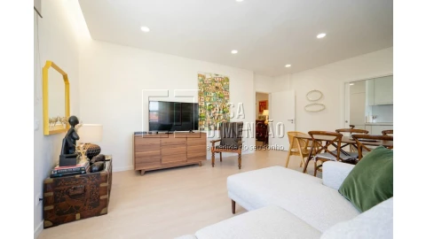 Apartamento T2 para Venda em Carnaxide e Queijas