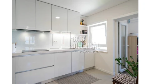 Apartamento T2 para Venda em Carnaxide e Queijas
