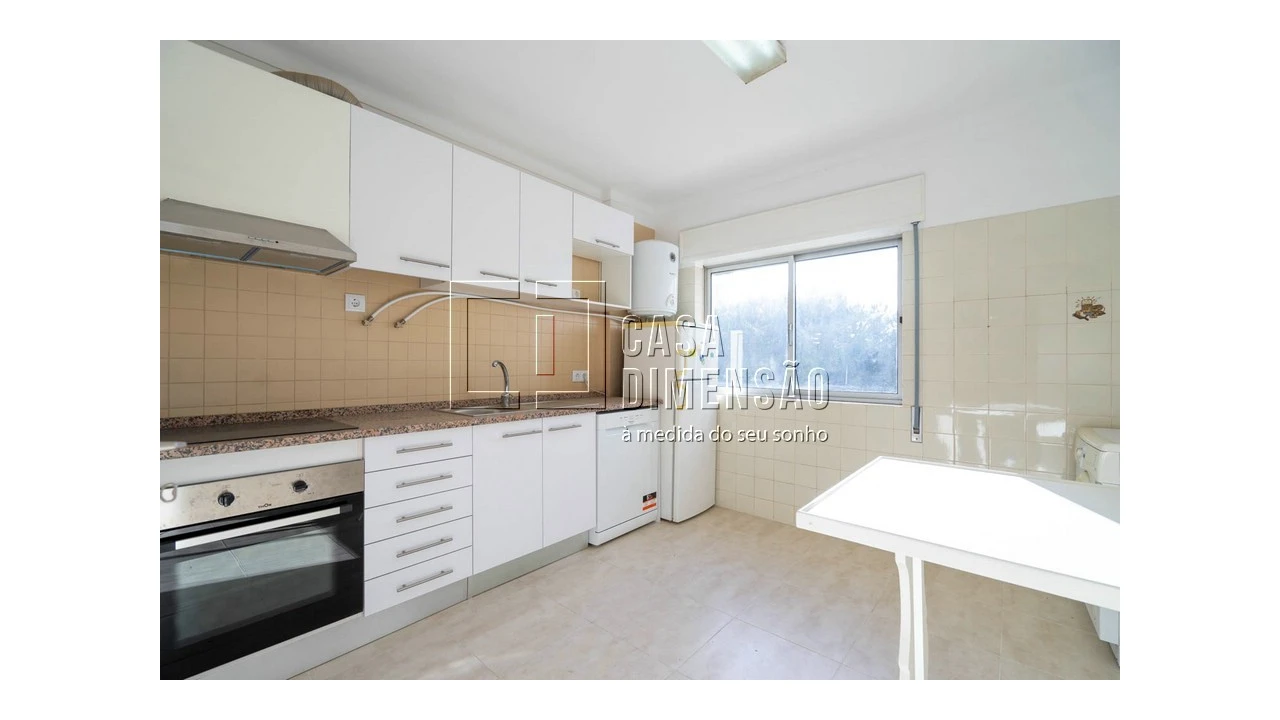Apartamento T3 para Venda em Carnaxide e Queijas Foto 1