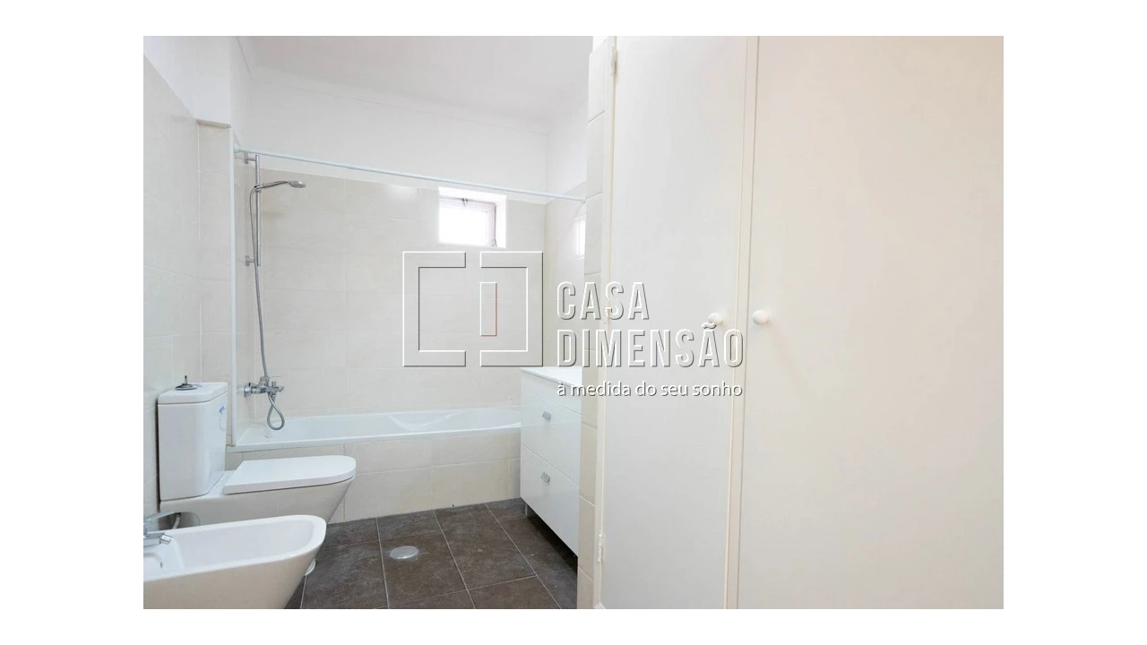 Apartamento T3 para Venda em Carnaxide e Queijas Foto 25