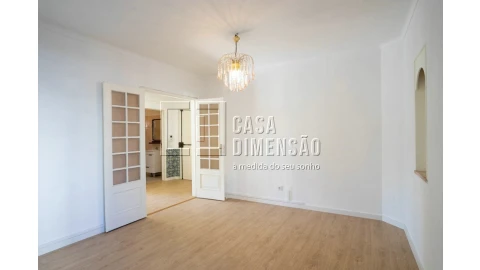Apartamento T3 para Venda em Carnaxide e Queijas