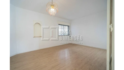 Apartamento T3 para Venda em Carnaxide e Queijas