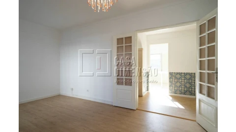 Apartamento T3 para Venda em Carnaxide e Queijas