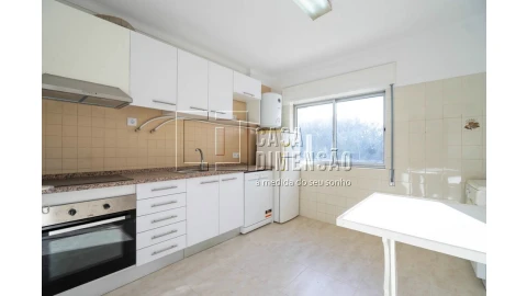 Apartamento T3 para Venda em Carnaxide e Queijas