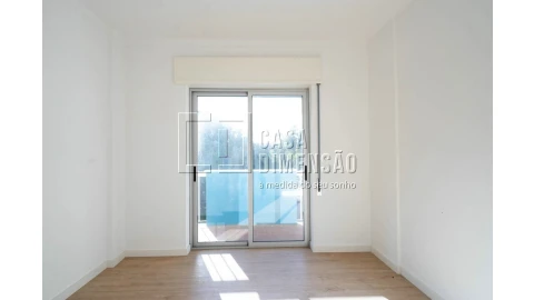 Apartamento T3 para Venda em Carnaxide e Queijas