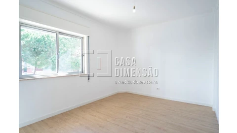 Apartamento T3 para Venda em Carnaxide e Queijas