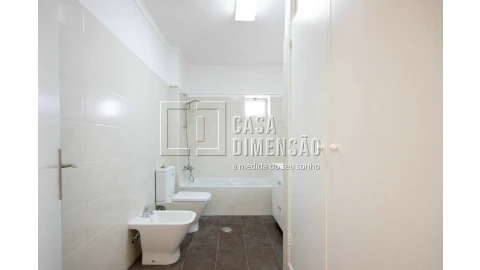 Apartamento T3 para Venda em Carnaxide e Queijas