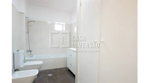 Apartamento T3 para Venda em Carnaxide e Queijas