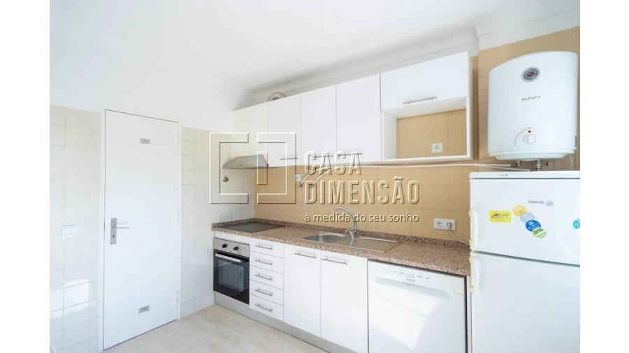 Apartamento T3 para Venda em Carnaxide e Queijas Foto 11