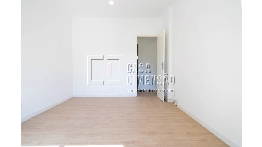 Apartamento T3 para Venda em Carnaxide e Queijas Foto 17