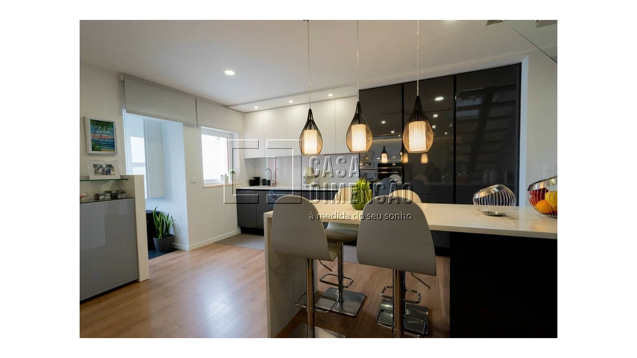 Apartamento T4 para Venda em Carnaxide e Queijas Foto 17