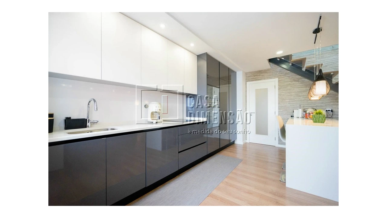 Apartamento T4 para Venda em Carnaxide e Queijas Foto 25