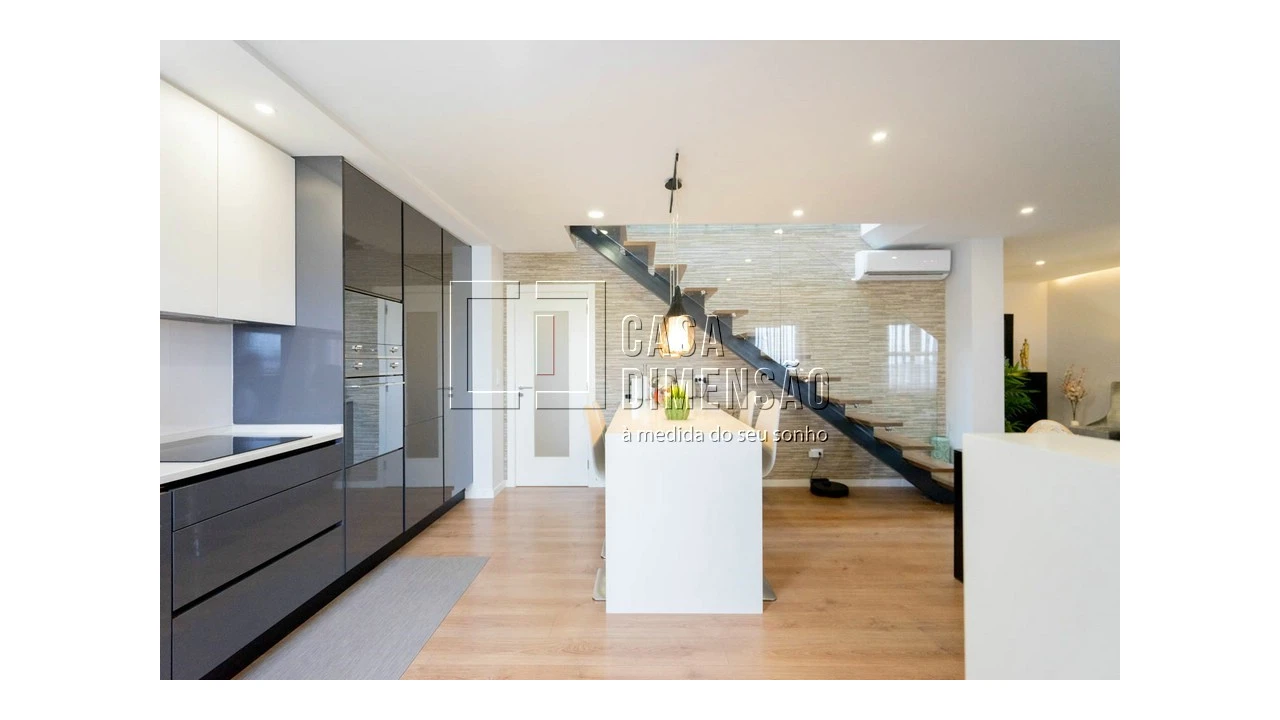 Apartamento T4 para Venda em Carnaxide e Queijas Foto 26