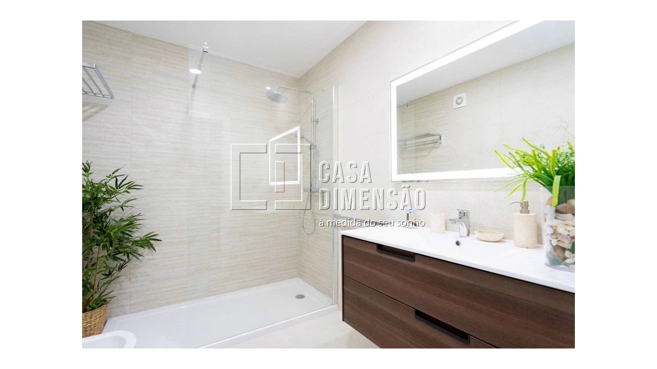 Apartamento T4 para Venda em Carnaxide e Queijas Foto 31