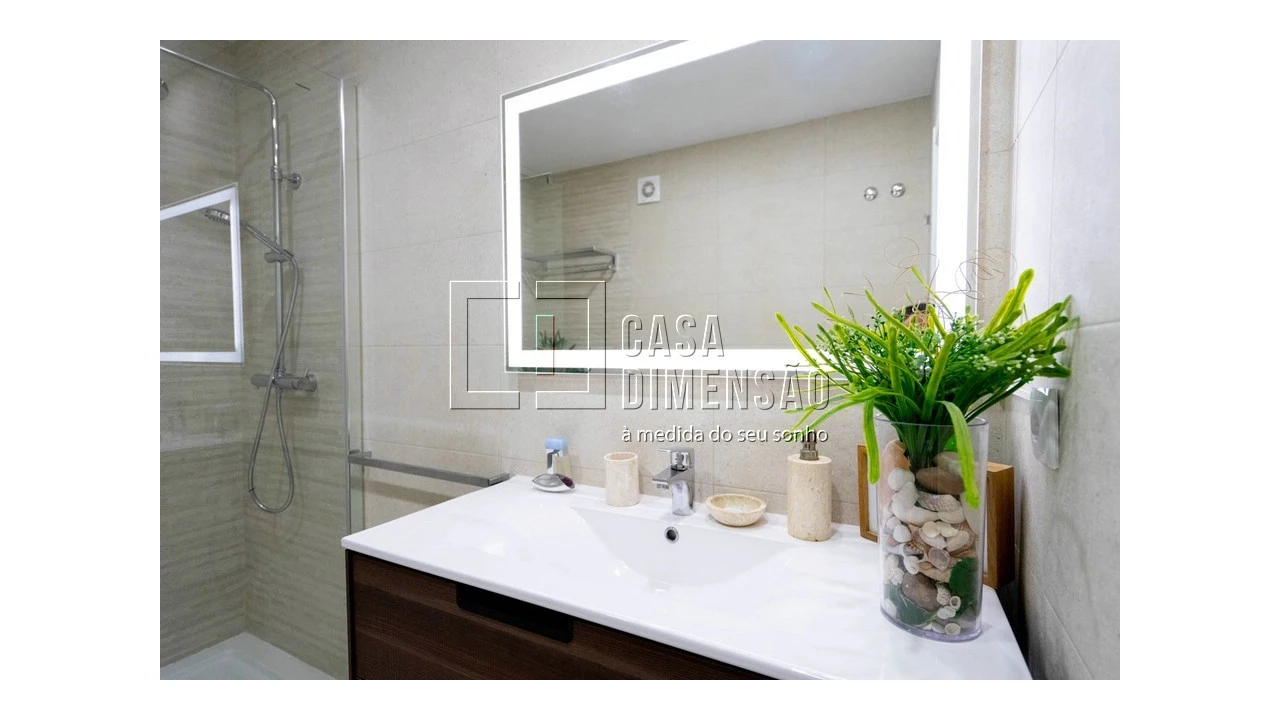 Apartamento T4 para Venda em Carnaxide e Queijas Foto 32