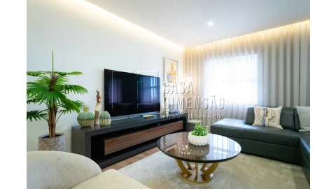 Apartamento T4 para Venda em Carnaxide e Queijas