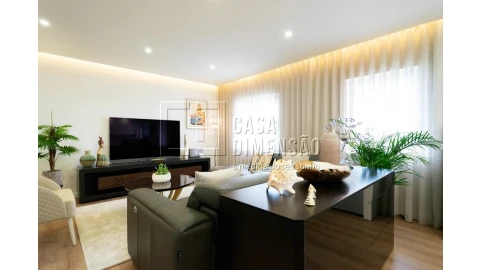 Apartamento T4 para Venda em Carnaxide e Queijas