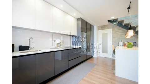 Apartamento T4 para Venda em Carnaxide e Queijas