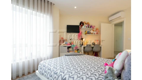 Apartamento T4 para Venda em Carnaxide e Queijas