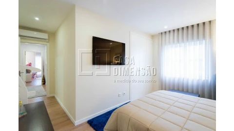 Apartamento T4 para Venda em Carnaxide e Queijas