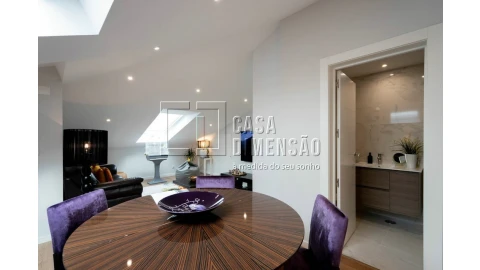 Apartamento T4 para Venda em Carnaxide e Queijas